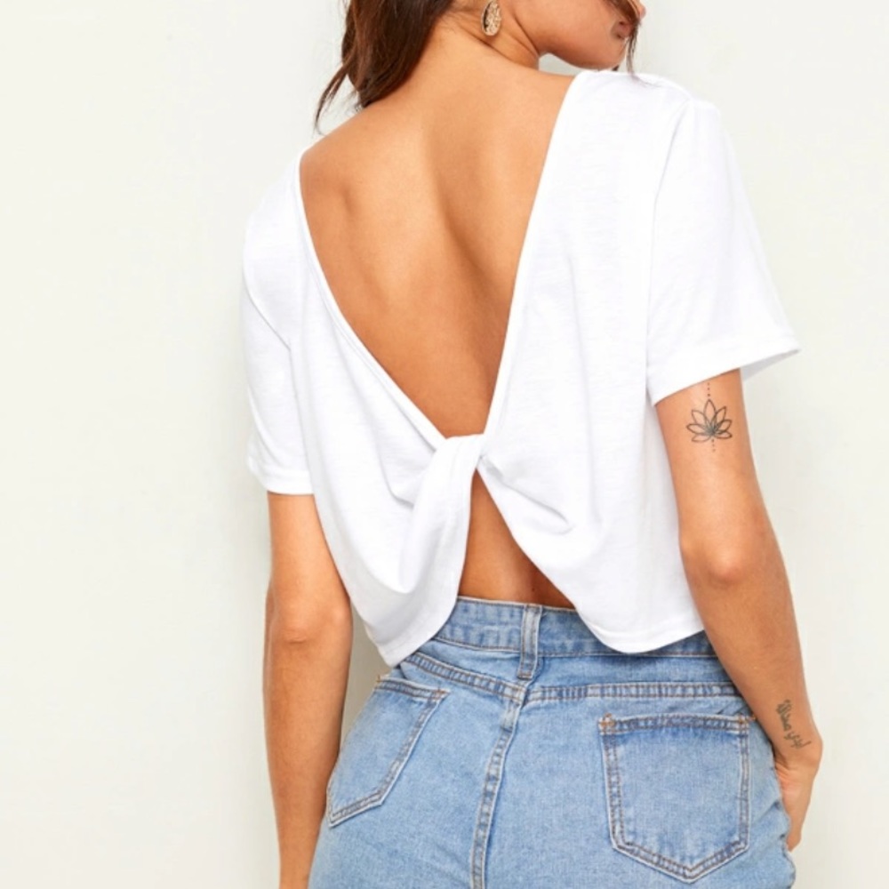 Solid Twist-Back Short Sleeve Tee